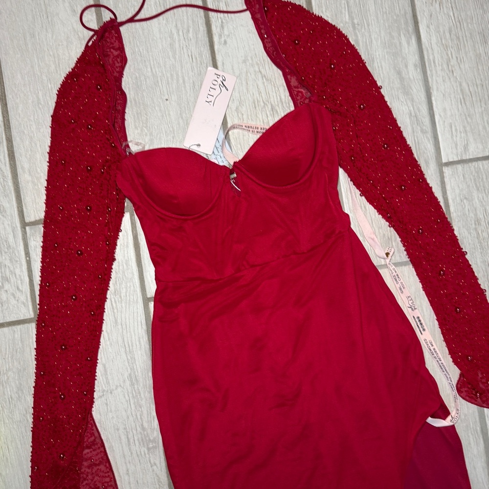 Elegant Red Evening Gown - Picture 3 of 11